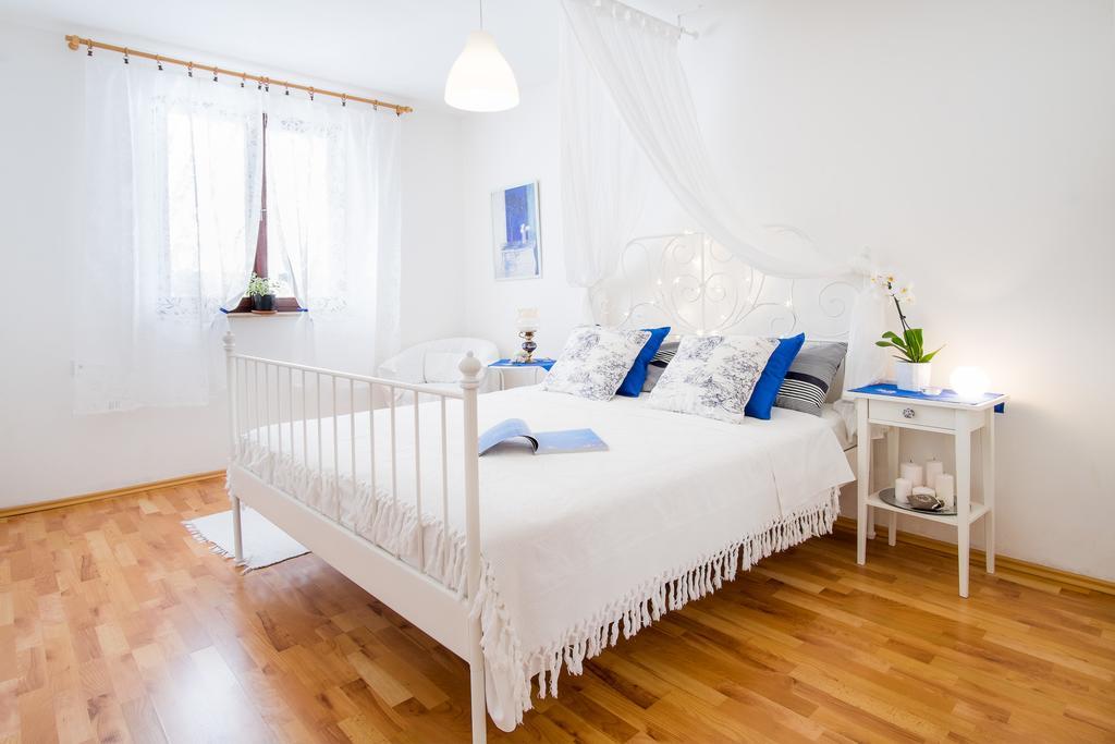 Apartment Katarina Malinska Pokoj fotografie